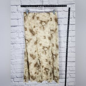 NWT Moon River skirt with flowy, tie dye design and stretch waist Size L